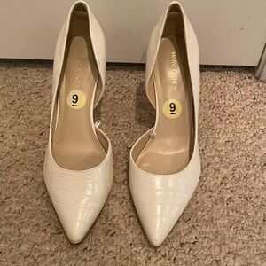 Women’s Marc Fisher heals White size 9